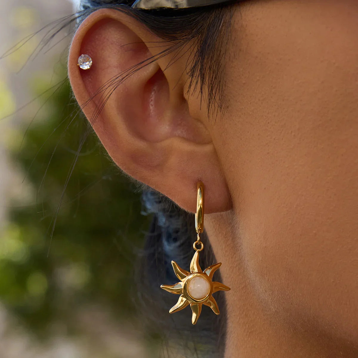 [Gaonasi]Helia Sun-shaped Moonstone Earrings