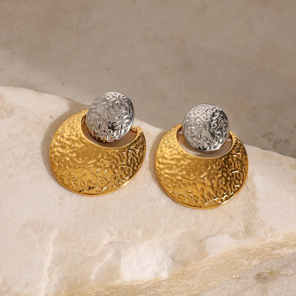 [Gaonasi]Shelly Two Tone Crescent Earrings
