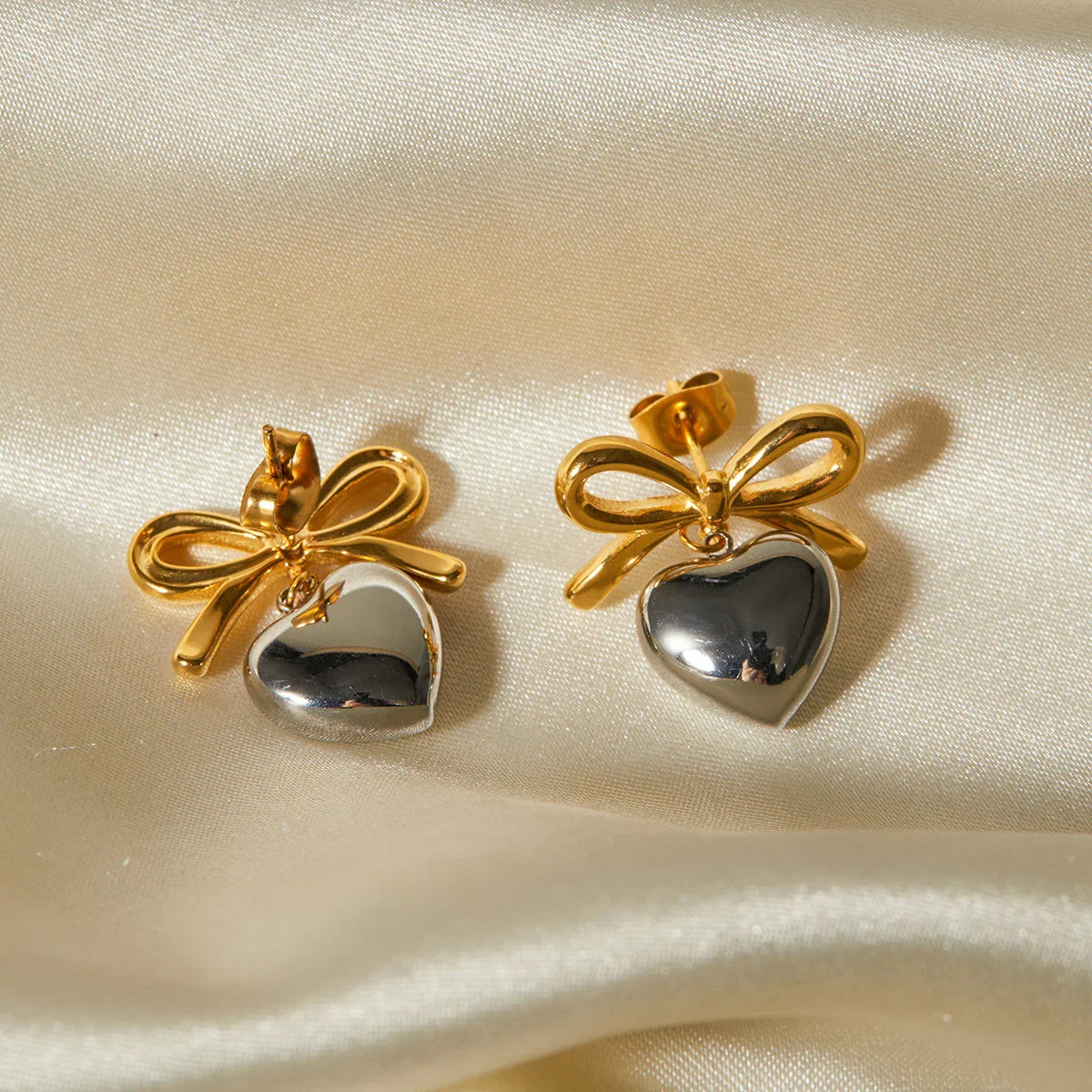 [Gaonasi]Rowanne Two Tone French Knot Heart Earrings