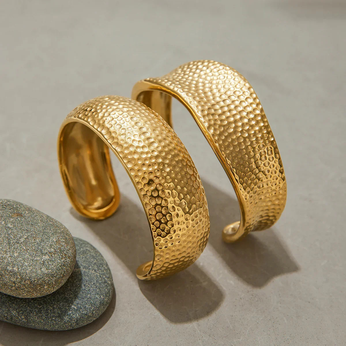 [Gaonasi]Cheyenne Textured Gold Band