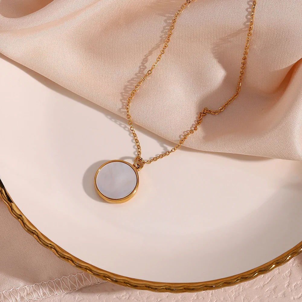 [Gaonasi]Evangeline Lunar Gold Necklace