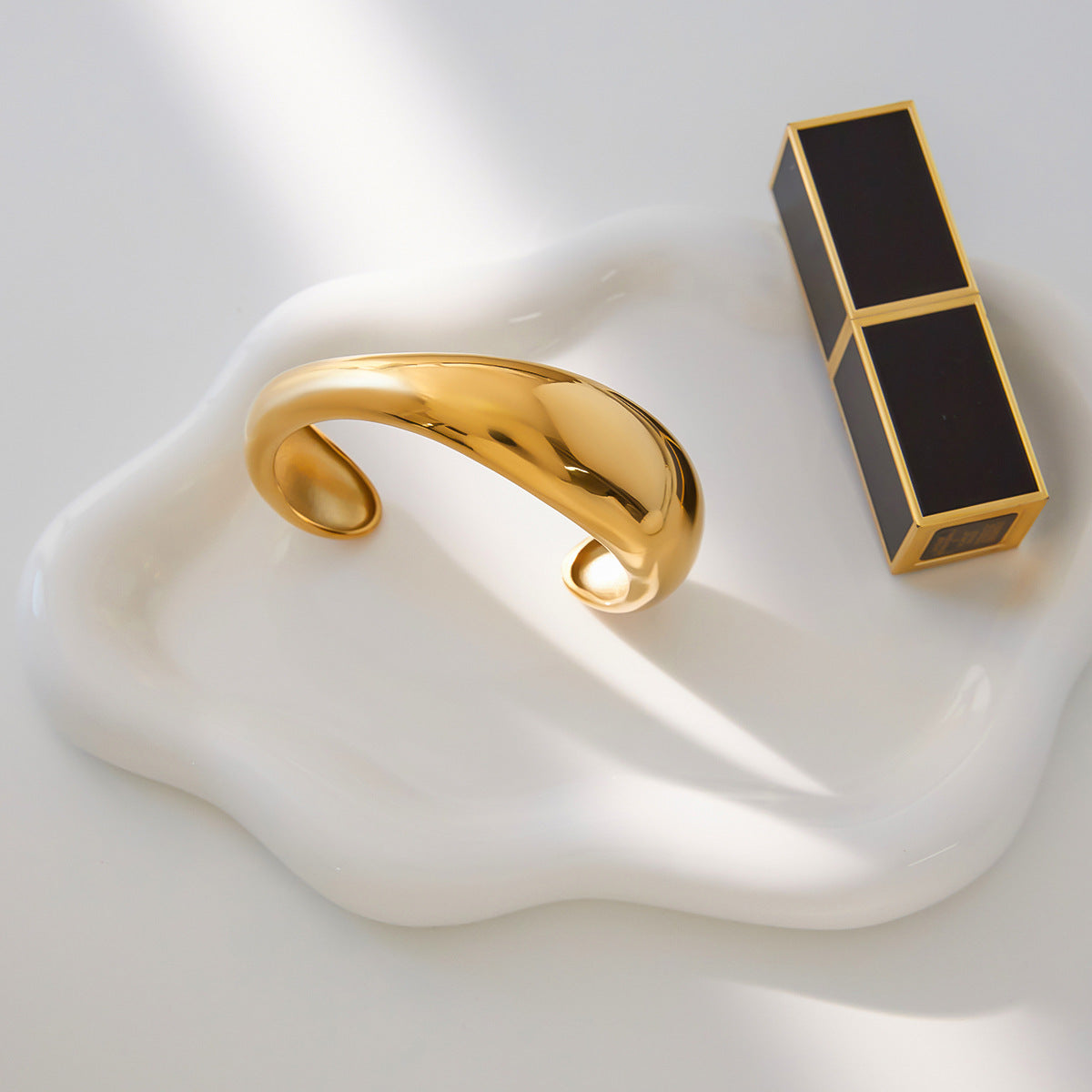 [Gaonasi]Jessa Sculpted Gold Bangle