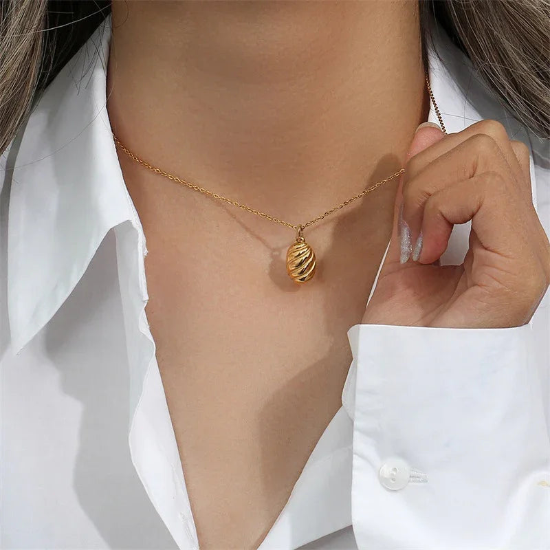 [Gaonasi]Linda Gold Croissant Necklace