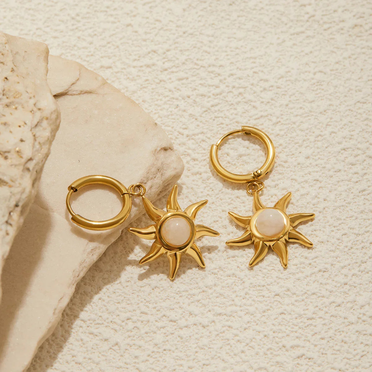 [Gaonasi]Helia Sun-shaped Moonstone Earrings