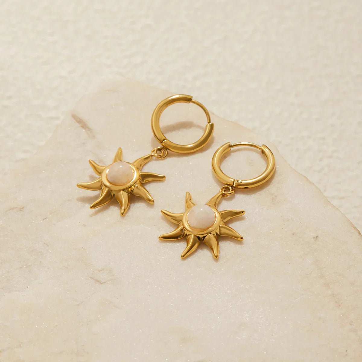 [Gaonasi]Helia Sun-shaped Moonstone Earrings
