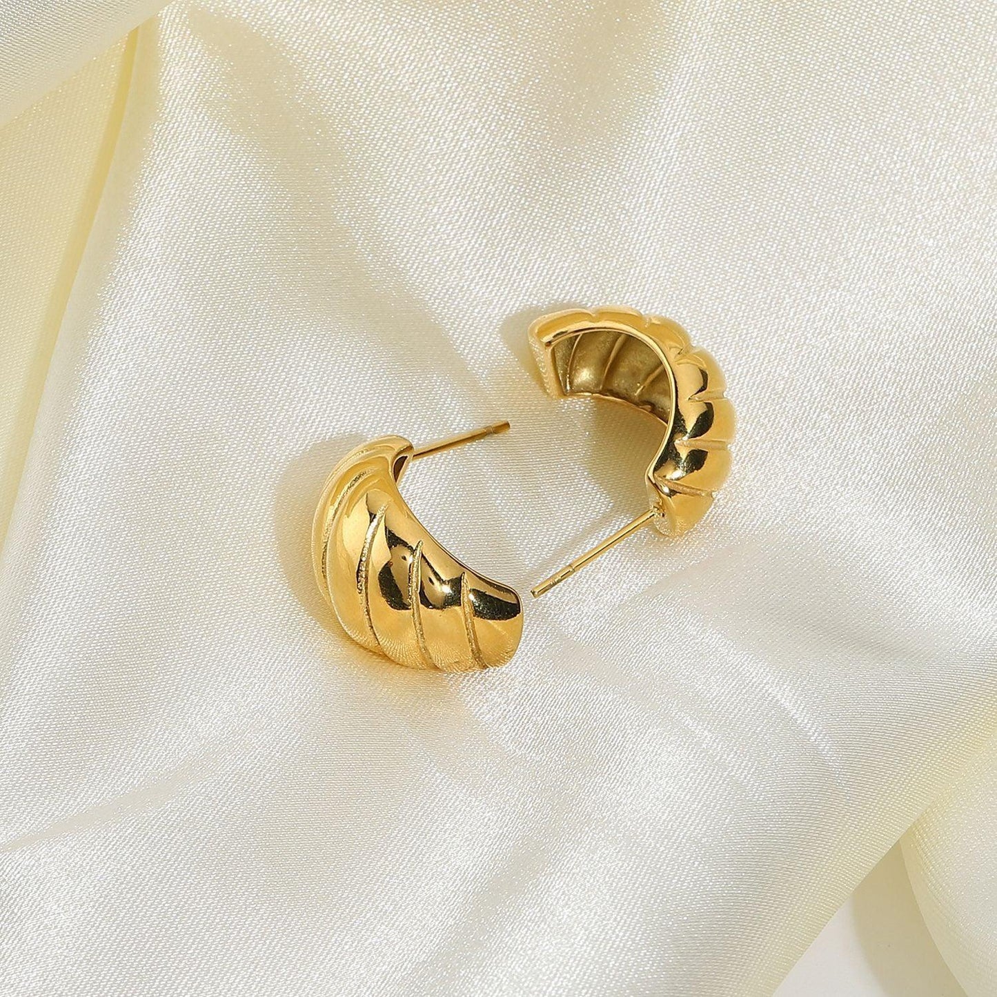 [Gaonasi]Lucina Gold Huggie Earrings