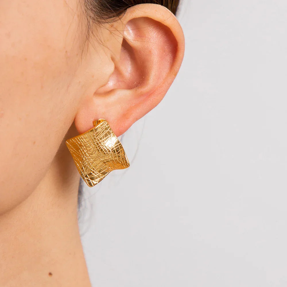 [Gaonasi]Celestina Creased Gold Sheet Earrings