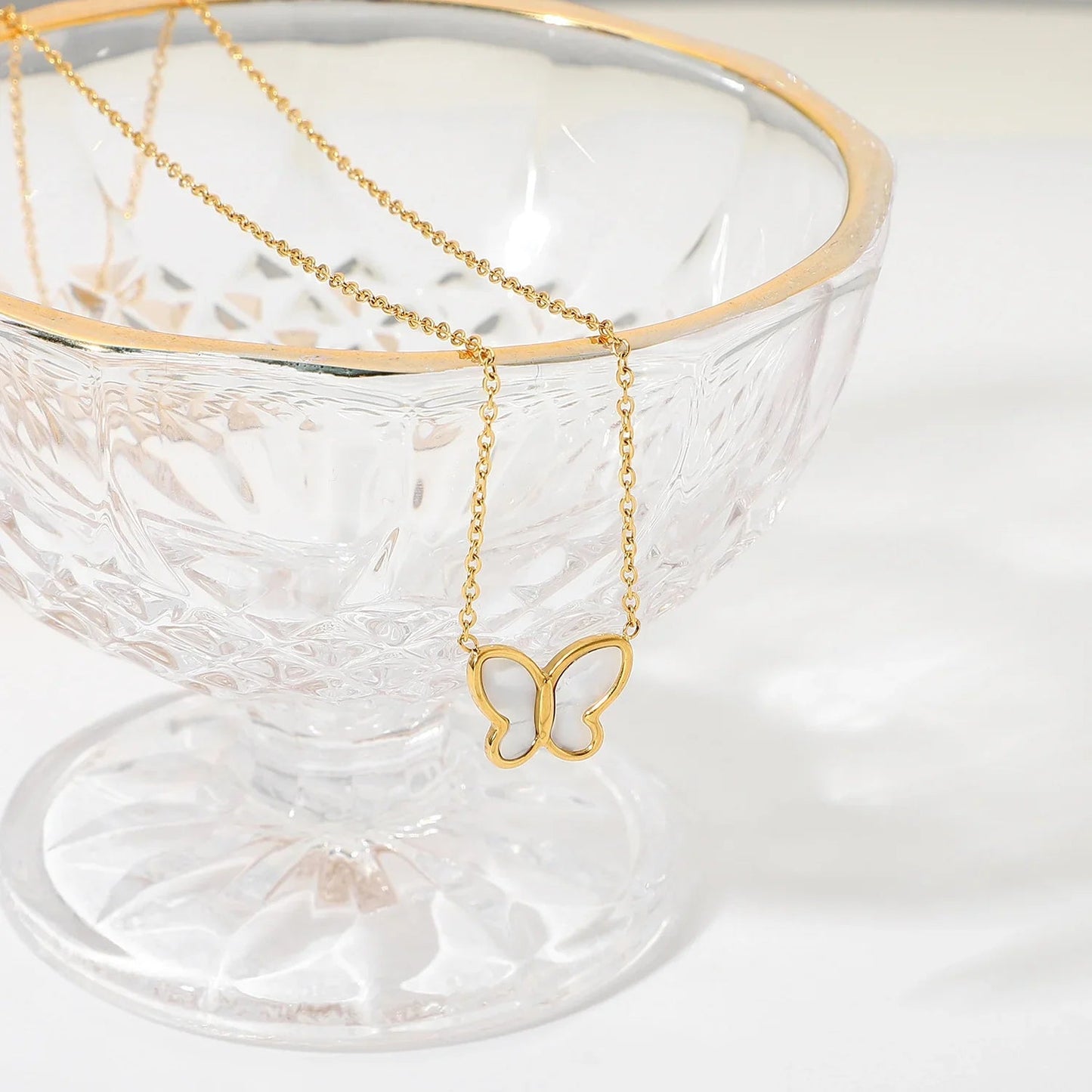 [Gaonasi]Flutterby Mother of Pearl Necklace