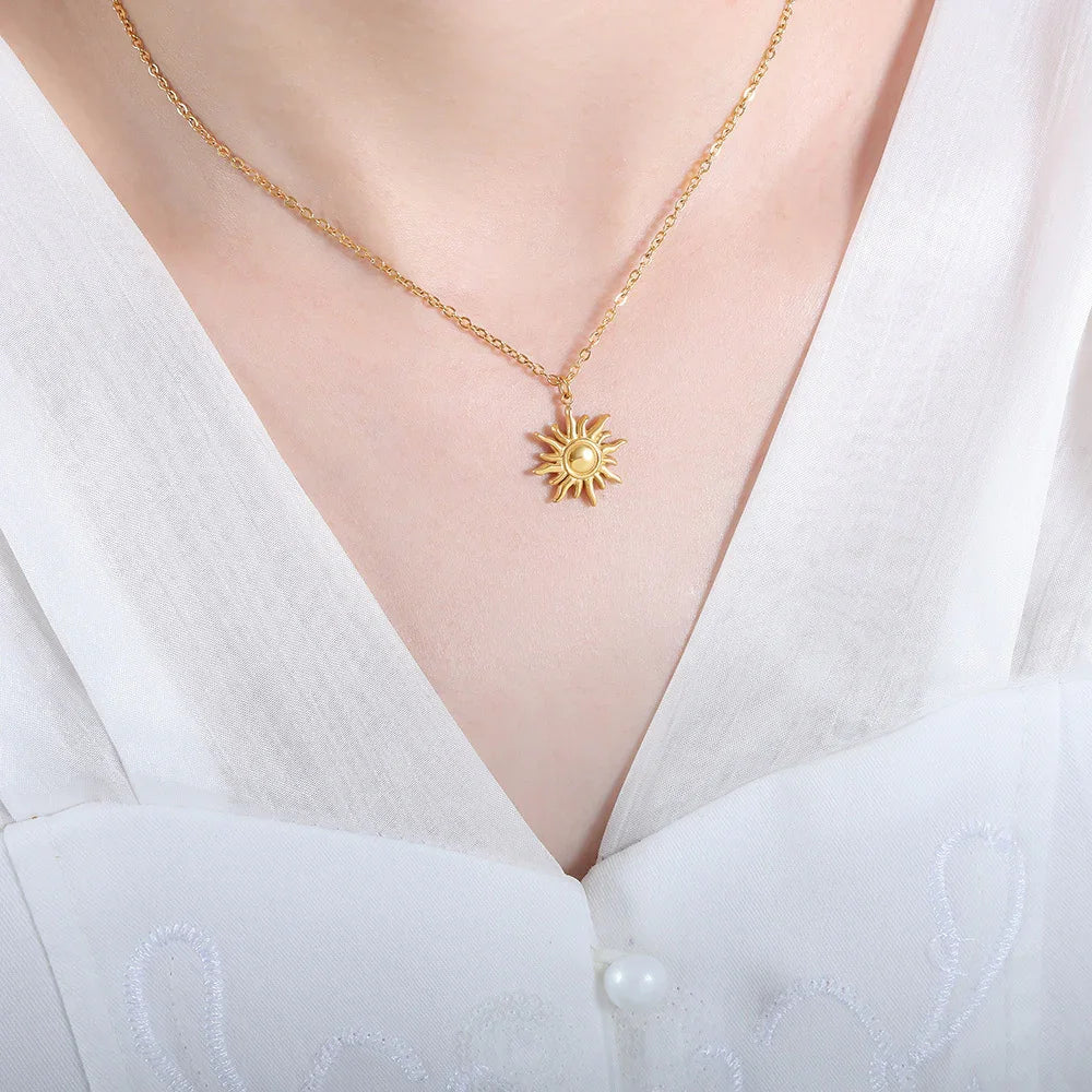 [Gaonasi]Eliora Gold Sun Necklace