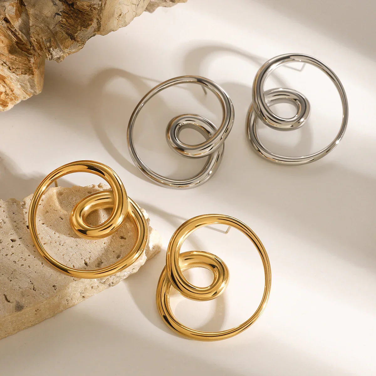 [Gaonasi]Angelique Golden Twist Earrings