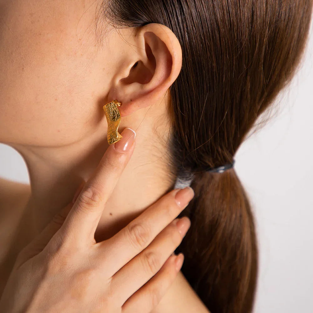 [Gaonasi]Celestina Creased Gold Sheet Earrings