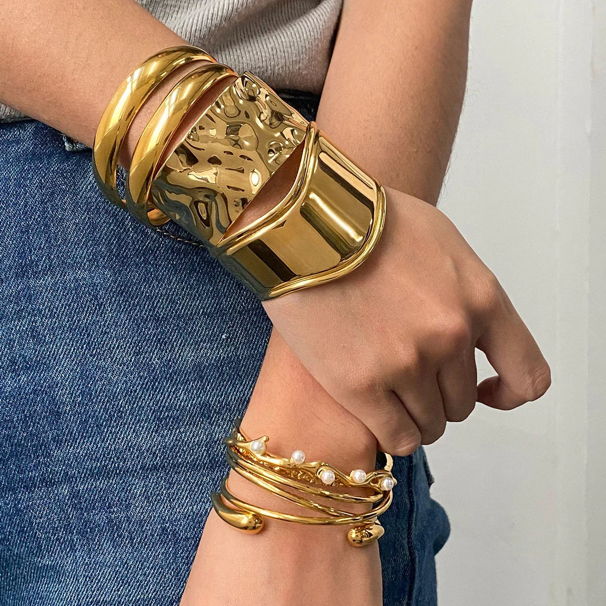[Gaonasi]Izza Smooth Gold Cuff