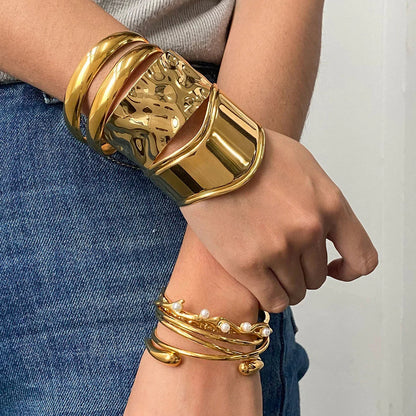 [Gaonasi]Izza Smooth Gold Cuff