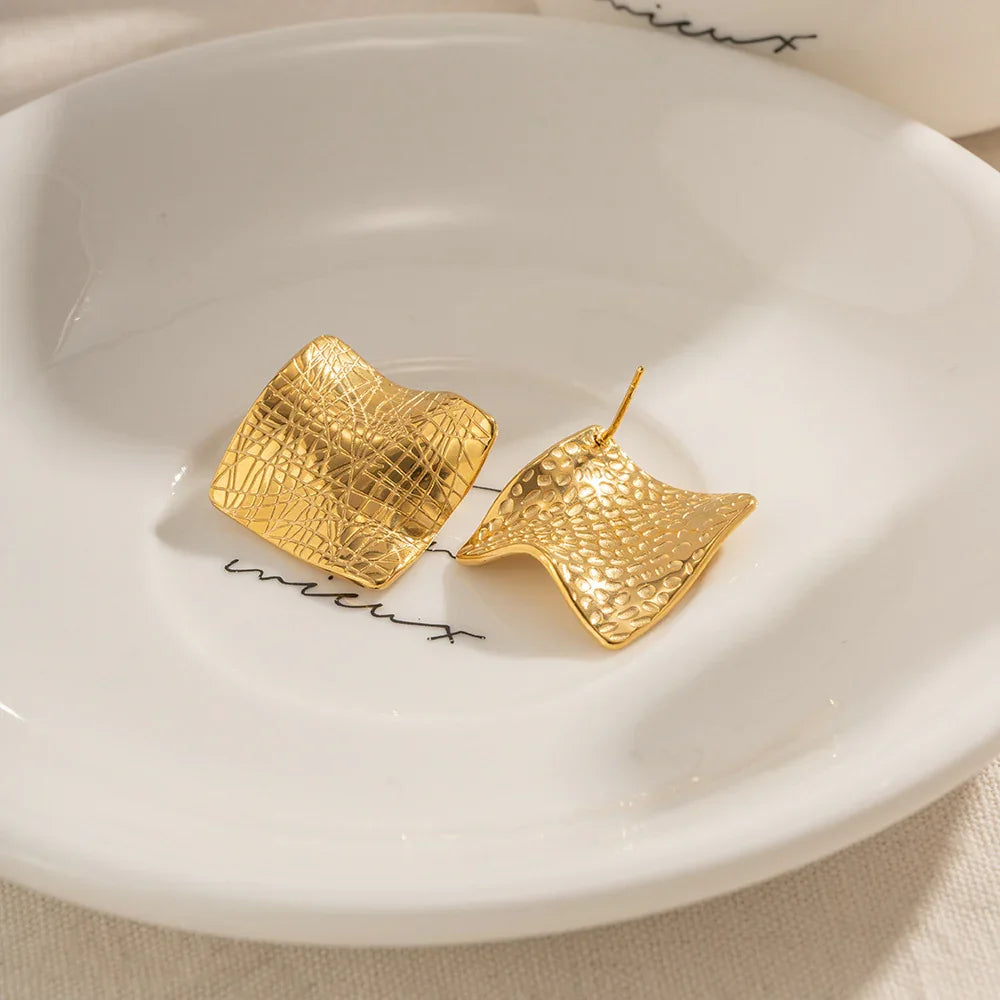 [Gaonasi]Celestina Creased Gold Sheet Earrings