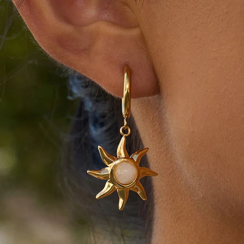 [Gaonasi]Helia Sun-shaped Moonstone Earrings