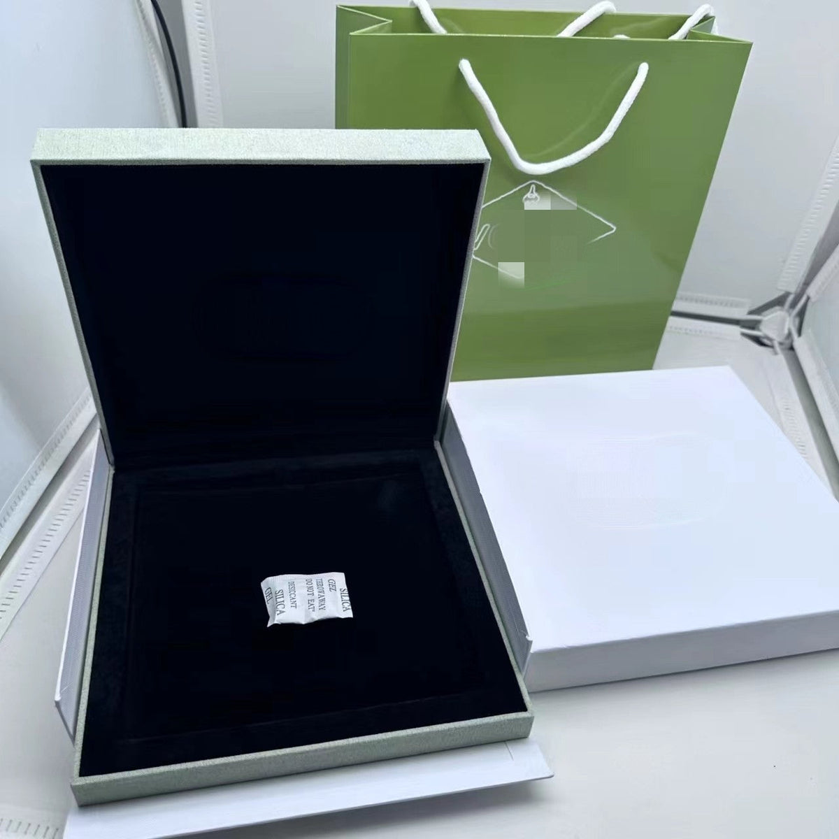 [Cadisa] VA CLOVER BOX GIFT BAG