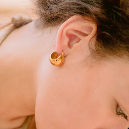 [Gaonasi]Sunna Gold Huggie Earrings