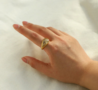 [Gaonasi]Mia Gold Croissant Ring