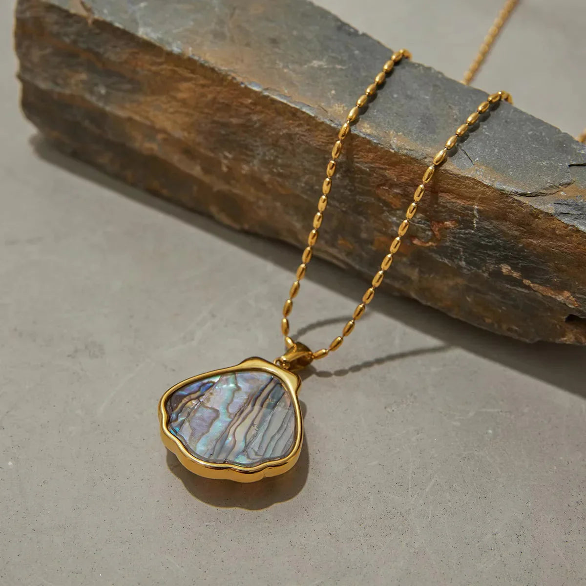 [Gaonasi]Nixie Gold Seashell Pendant