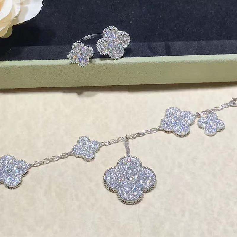 [Gaonasi]CLOVER 6 MOTIFS SILVER DIAMOND BRACELET