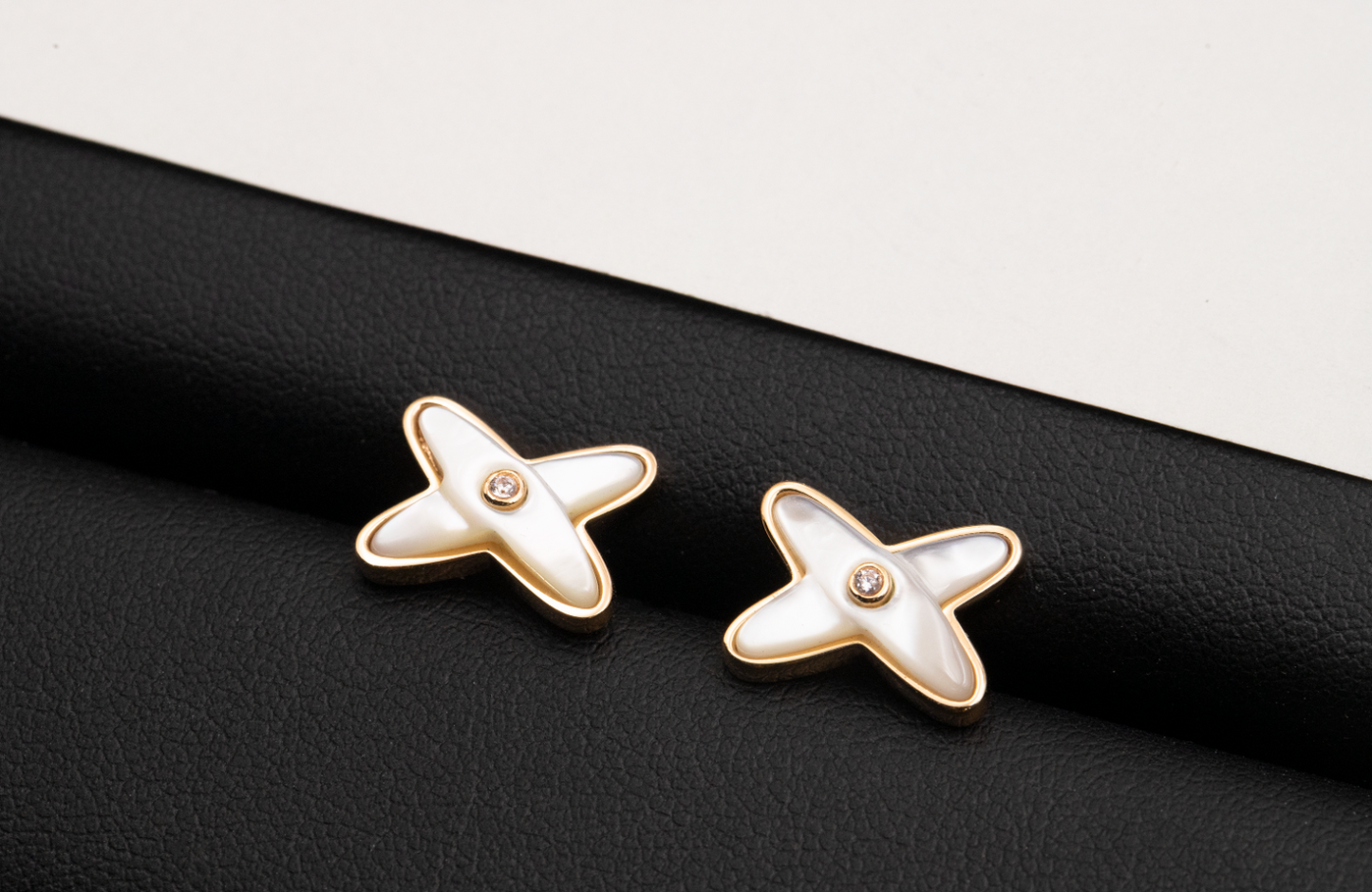 [Gaonasi]JEUX DE WHITE MOP PINK GOLD DIAMOND EARRINGS