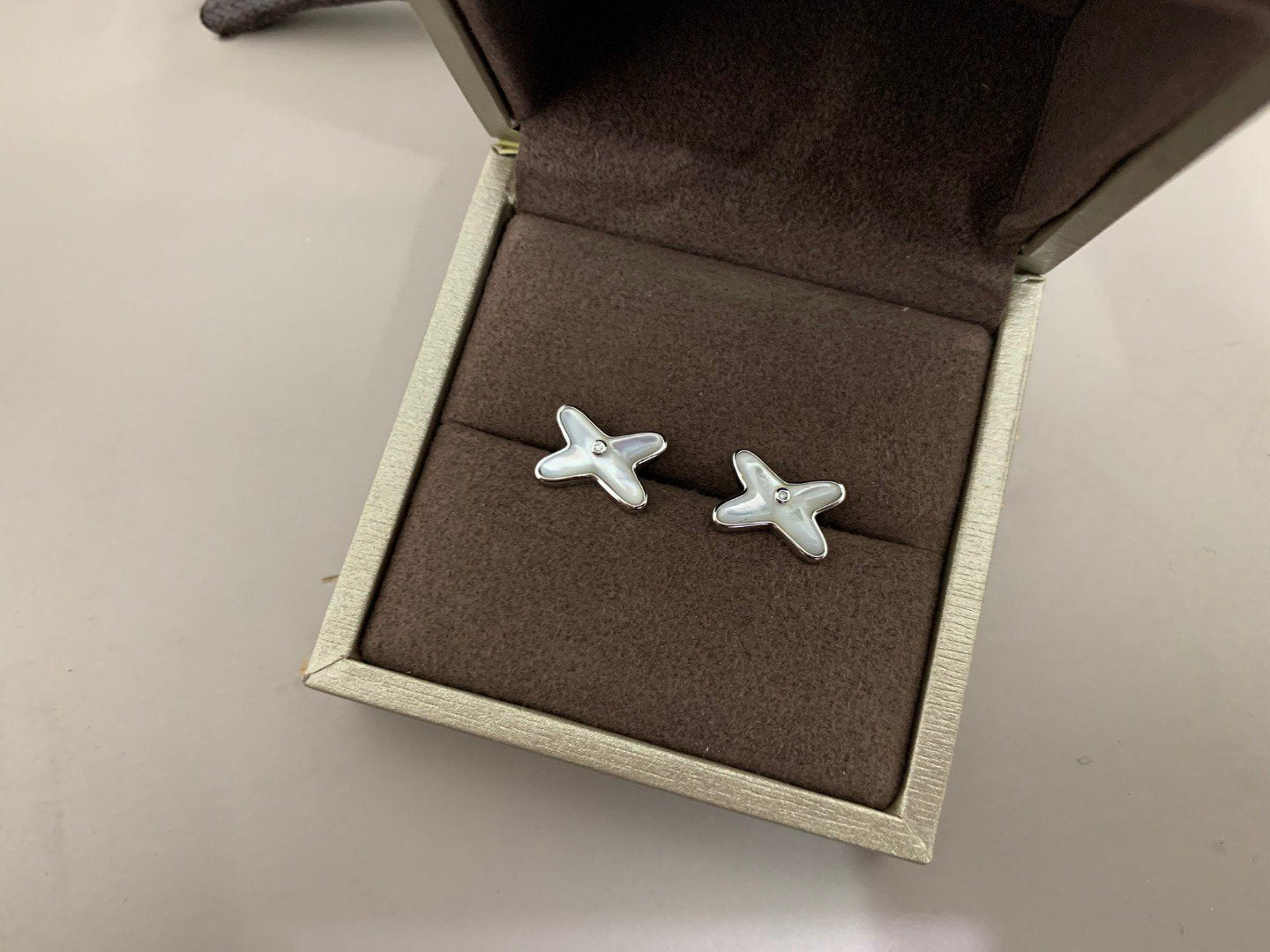 [Gaonasi]JEUX DE WHITE MOP SILVER DIAMOND EARRINGS