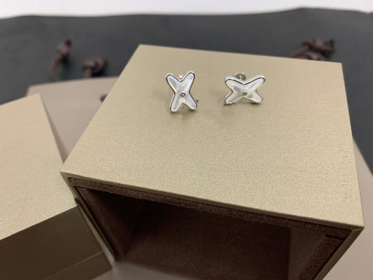 [Gaonasi]JEUX DE WHITE MOP SILVER DIAMOND EARRINGS