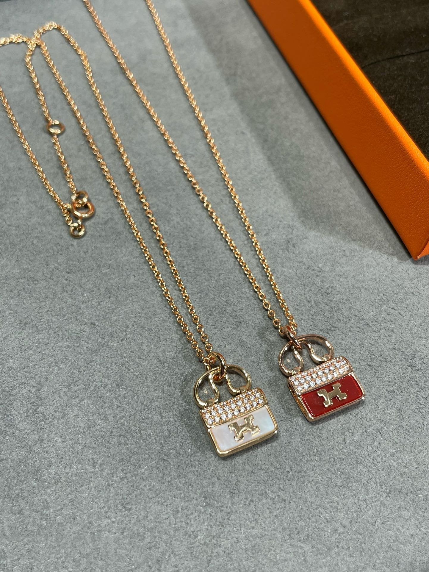 [Gaonasi]H CIRCE MOISSANITE PENDANT NECKLACE GOLD