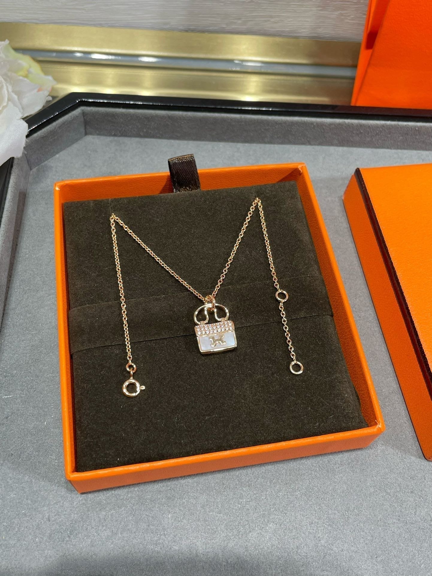 [Gaonasi]H CIRCE MOISSANITE PENDANT NECKLACE GOLD