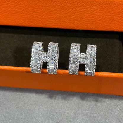 [Gaonasi]H STUD EARRINGS WITH SILVER DIAMONDS
