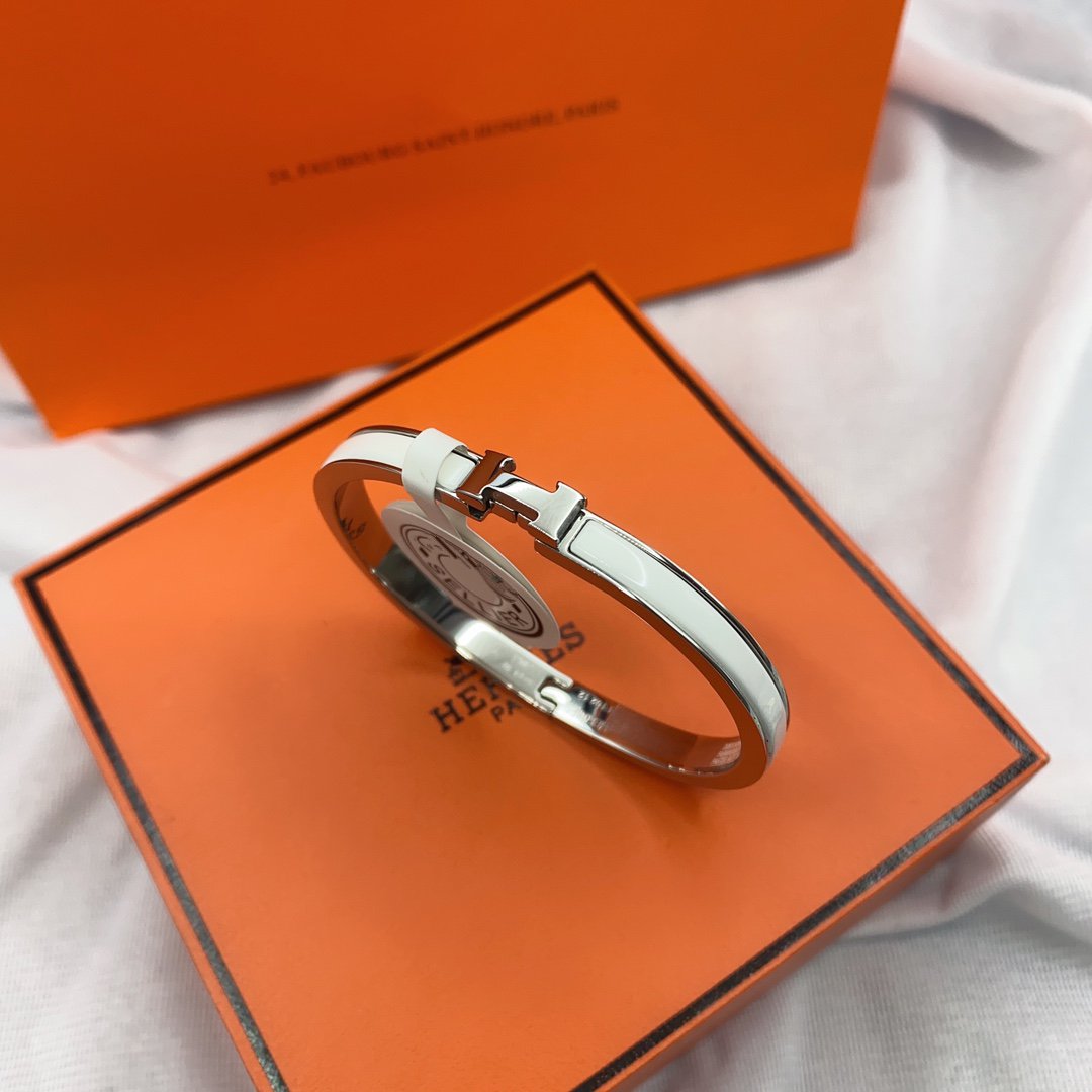 [Gaonasi]CLASSIC HM CLIC WHITE 8MM ENAMEL BRACELET
