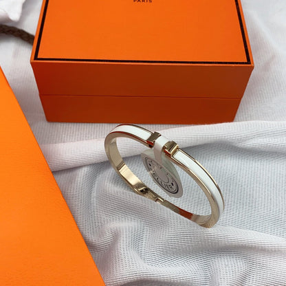 [Gaonasi]CLASSIC HM CLIC WHITE 8MM ENAMEL BRACELET