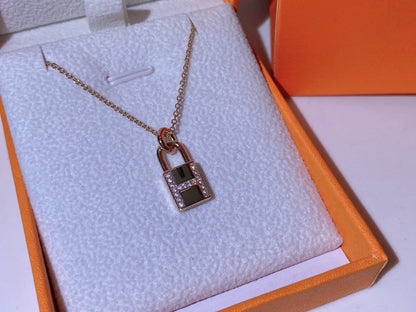 [Gaonasi]HM ADVANCED NICHE LOCK HEAD NECKLACE DIAMONDS