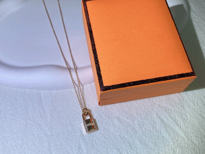 [Gaonasi]HM ADVANCED NICHE LOCK HEAD NECKLACE DIAMONDS