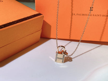 [Gaonasi]HM ADVANCED NICHE LOCK HEAD NECKLACE DIAMONDS