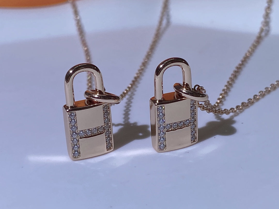 [Gaonasi]HM ADVANCED NICHE LOCK HEAD NECKLACE DIAMONDS