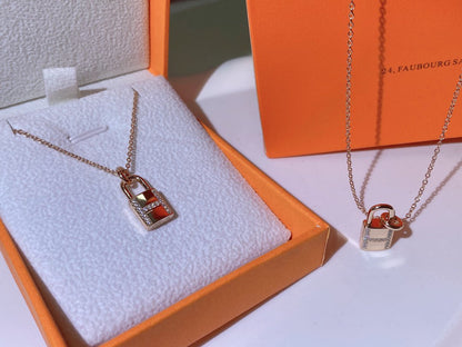 [Gaonasi]HM ADVANCED NICHE LOCK HEAD NECKLACE DIAMONDS