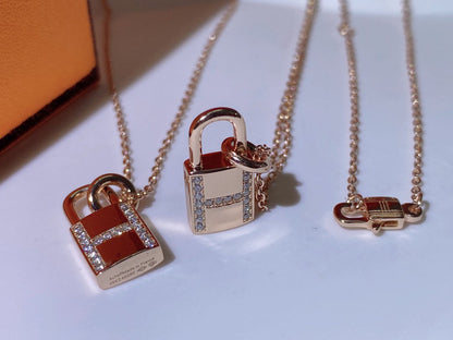 [Gaonasi]HM ADVANCED NICHE LOCK HEAD NECKLACE DIAMONDS
