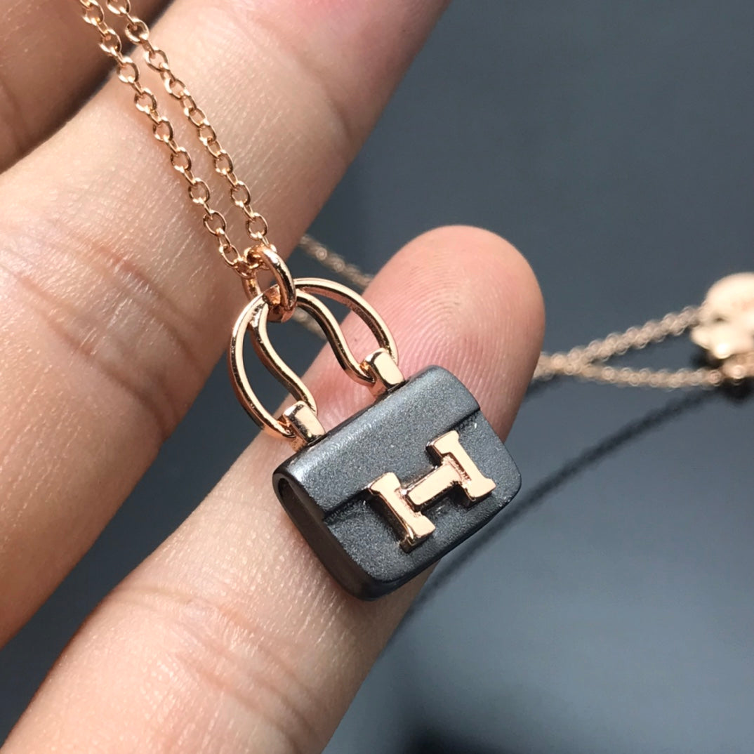 [Gaonasi]WOMEN'S HM AMULETTES CONSTANCE PENDANT NECKLACE