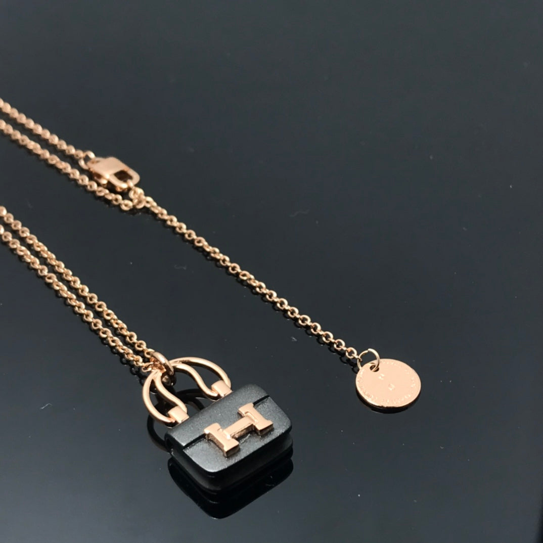 [Gaonasi]WOMEN'S HM AMULETTES CONSTANCE PENDANT NECKLACE