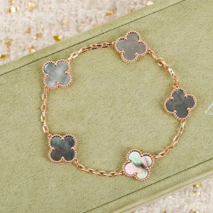 [Gaonasi] CLOVER 5 MOTIF GRAY MOP BRACELET COLLECTION