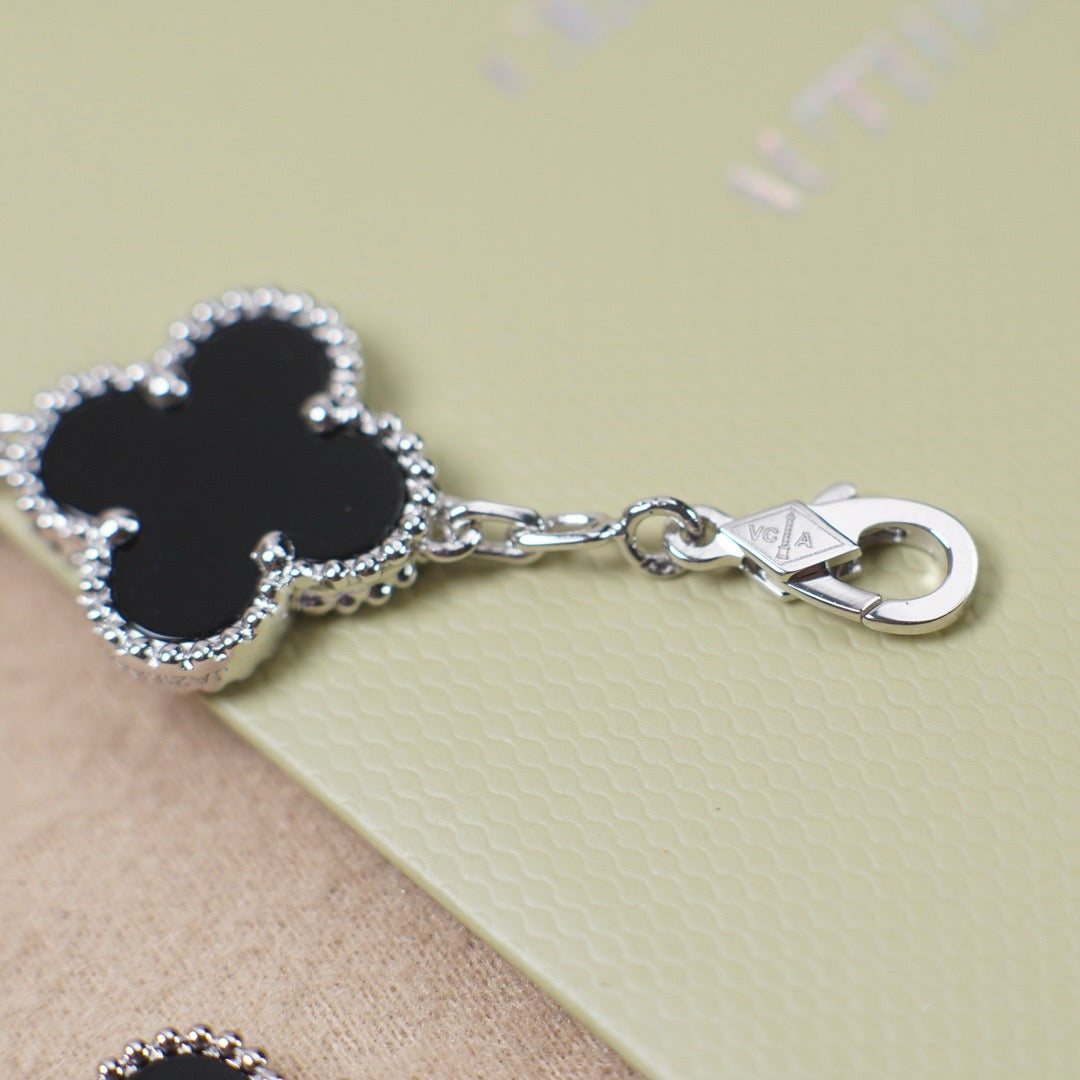 [Gaonasi] CLOVER 5 MOTIF ONYXS BRACELET COLLECTION