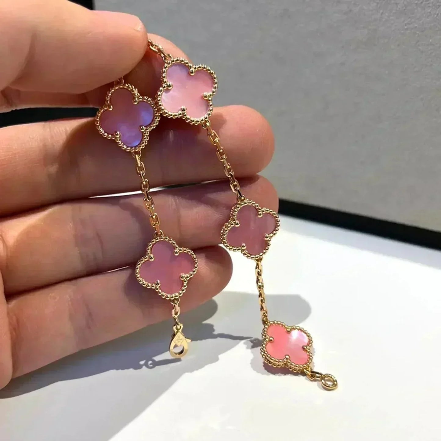 [Gaonasi] CLOVER 5 MOTIFS  PINK MOP BRACELET COLLECTION