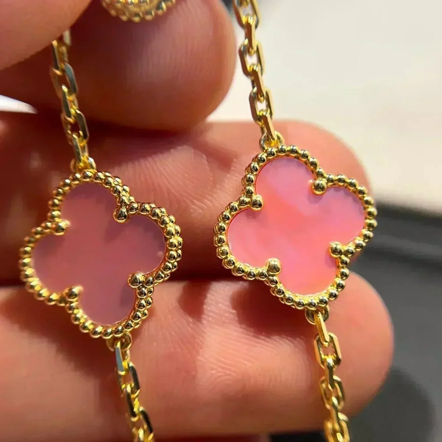 [Gaonasi] CLOVER 5 MOTIFS  PINK MOP BRACELET COLLECTION