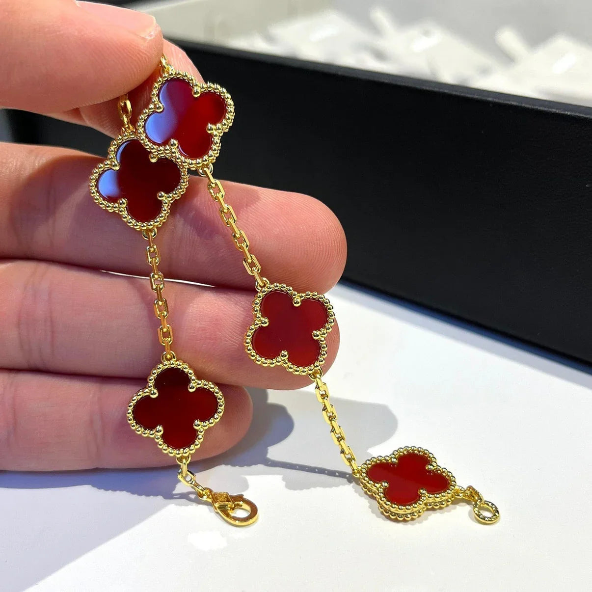 [Gaonasi] CLOVER 5 MOTIF RED CORNELIAN BRACELET COLLECTION