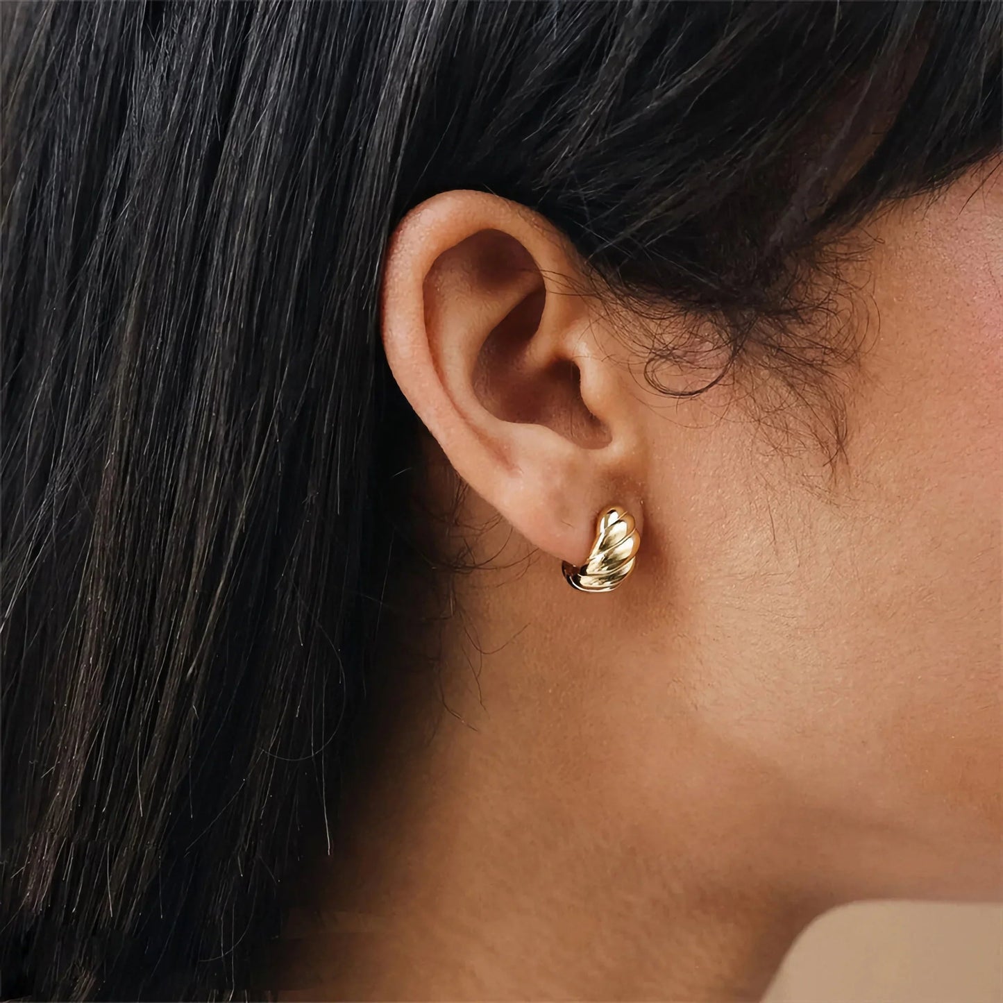 [Gaonasi]Croissant Huggie Earrings