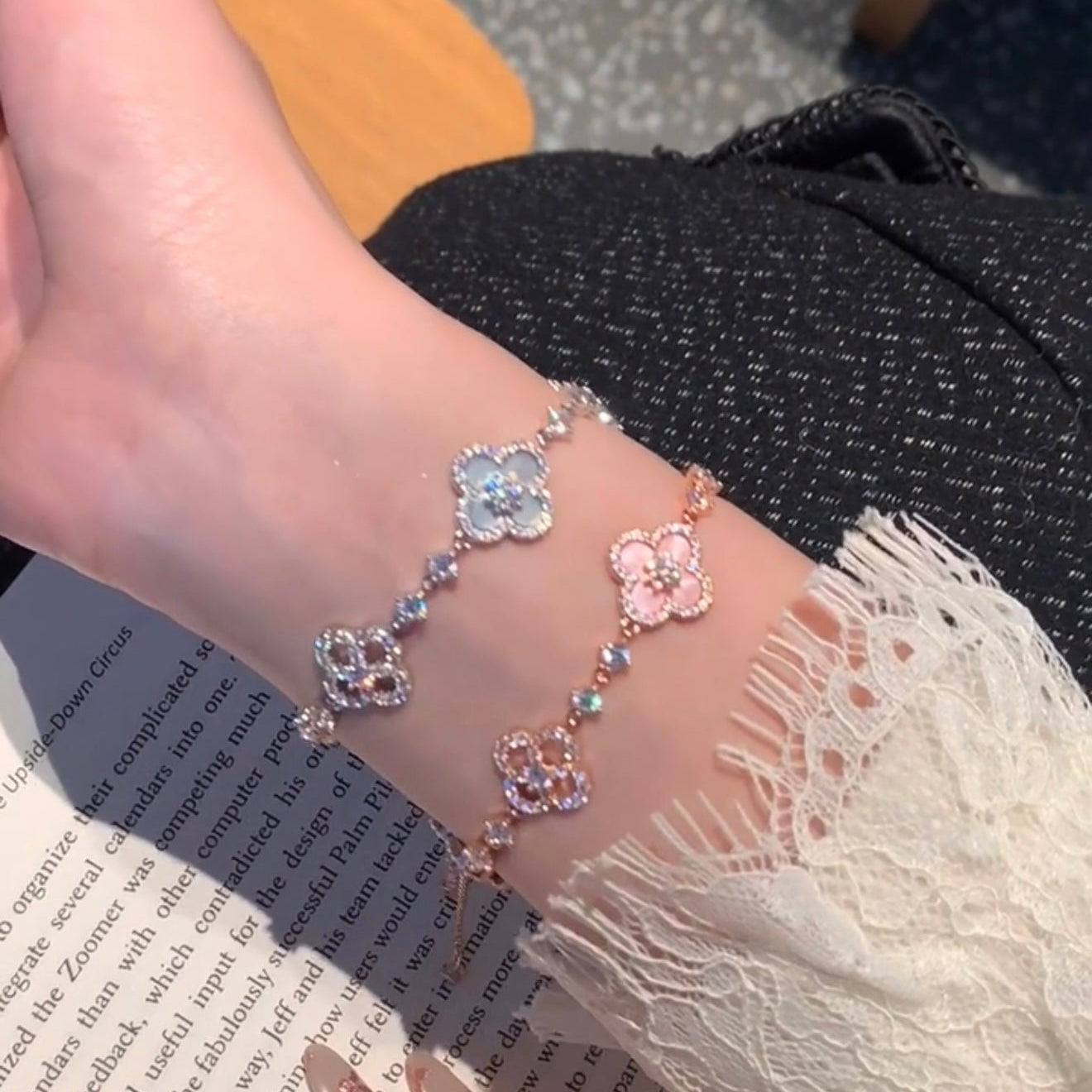 [Gaonasi]CLOVER 5 MOTIF PINK BLUE RED WHITE BRACELET