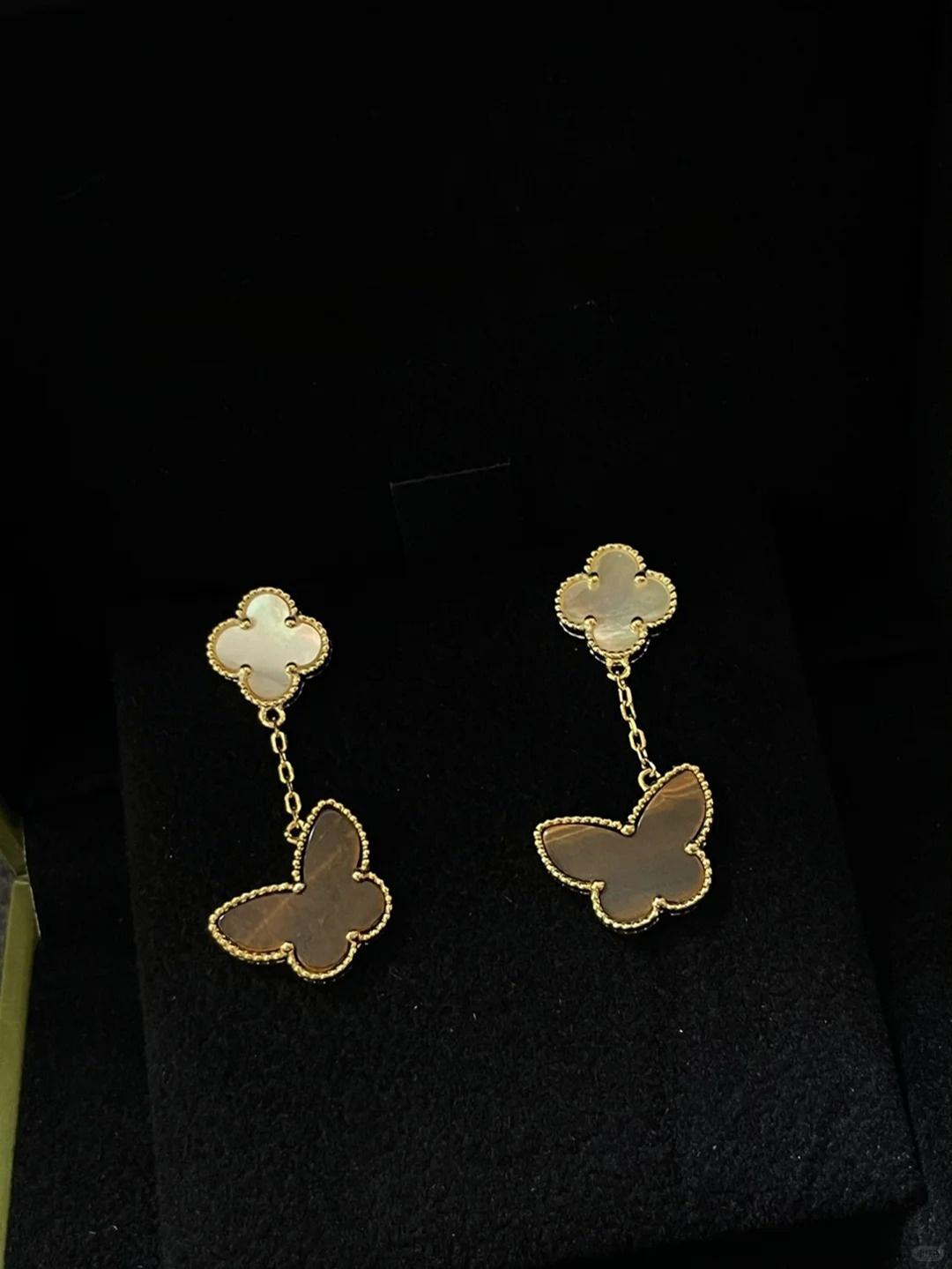 [Cadisa]BUTTERFLY 2 MOTIF TIGER EYE MOP EARRINGS