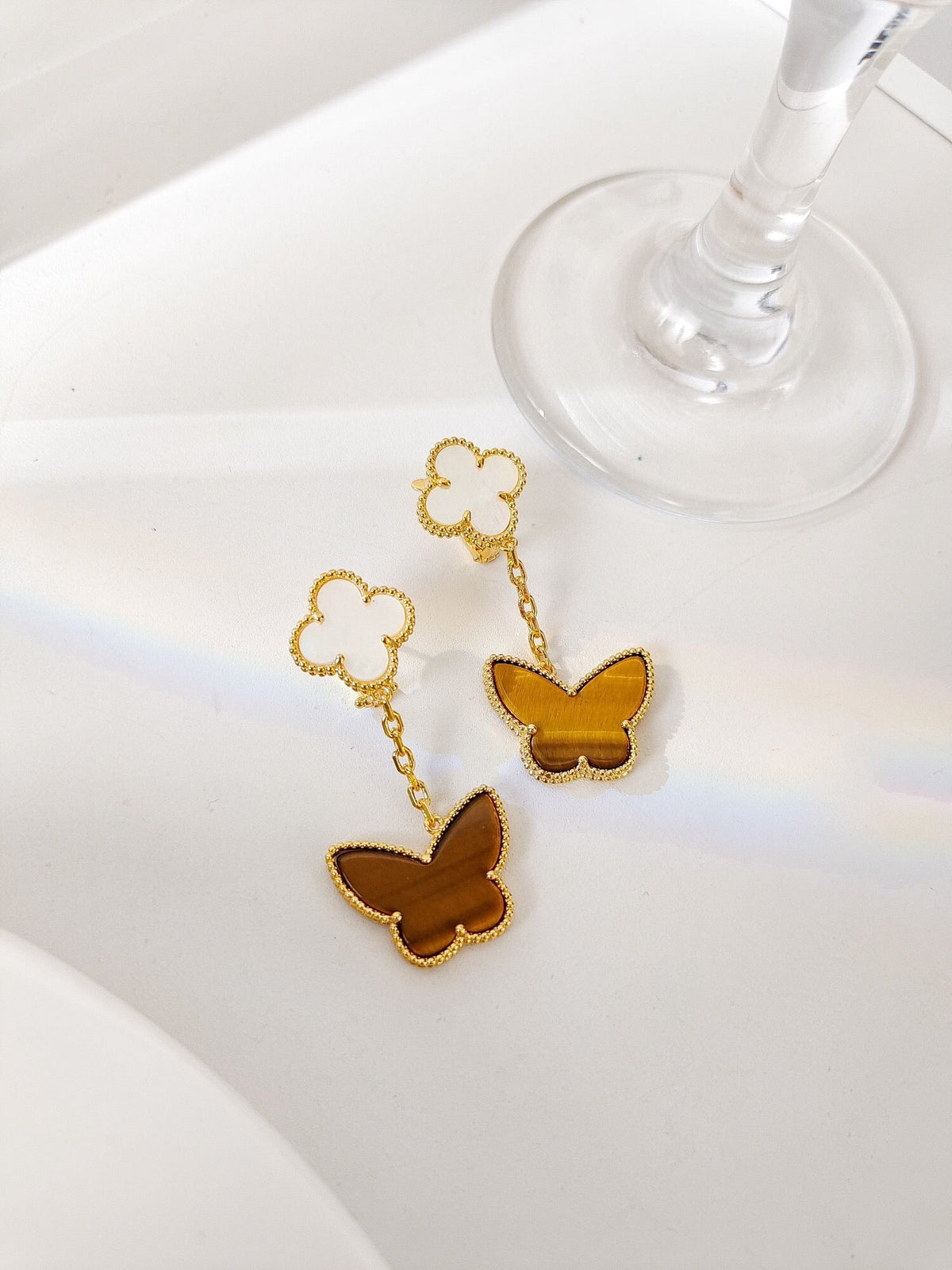 [Cadisa]BUTTERFLY 2 MOTIF TIGER EYE MOP EARRINGS