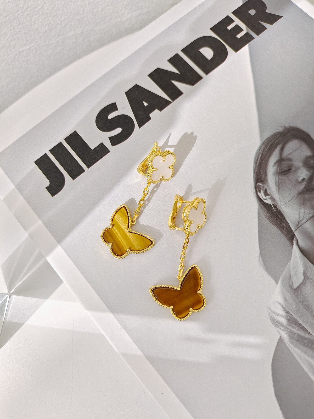 [Cadisa]BUTTERFLY 2 MOTIF TIGER EYE MOP EARRINGS